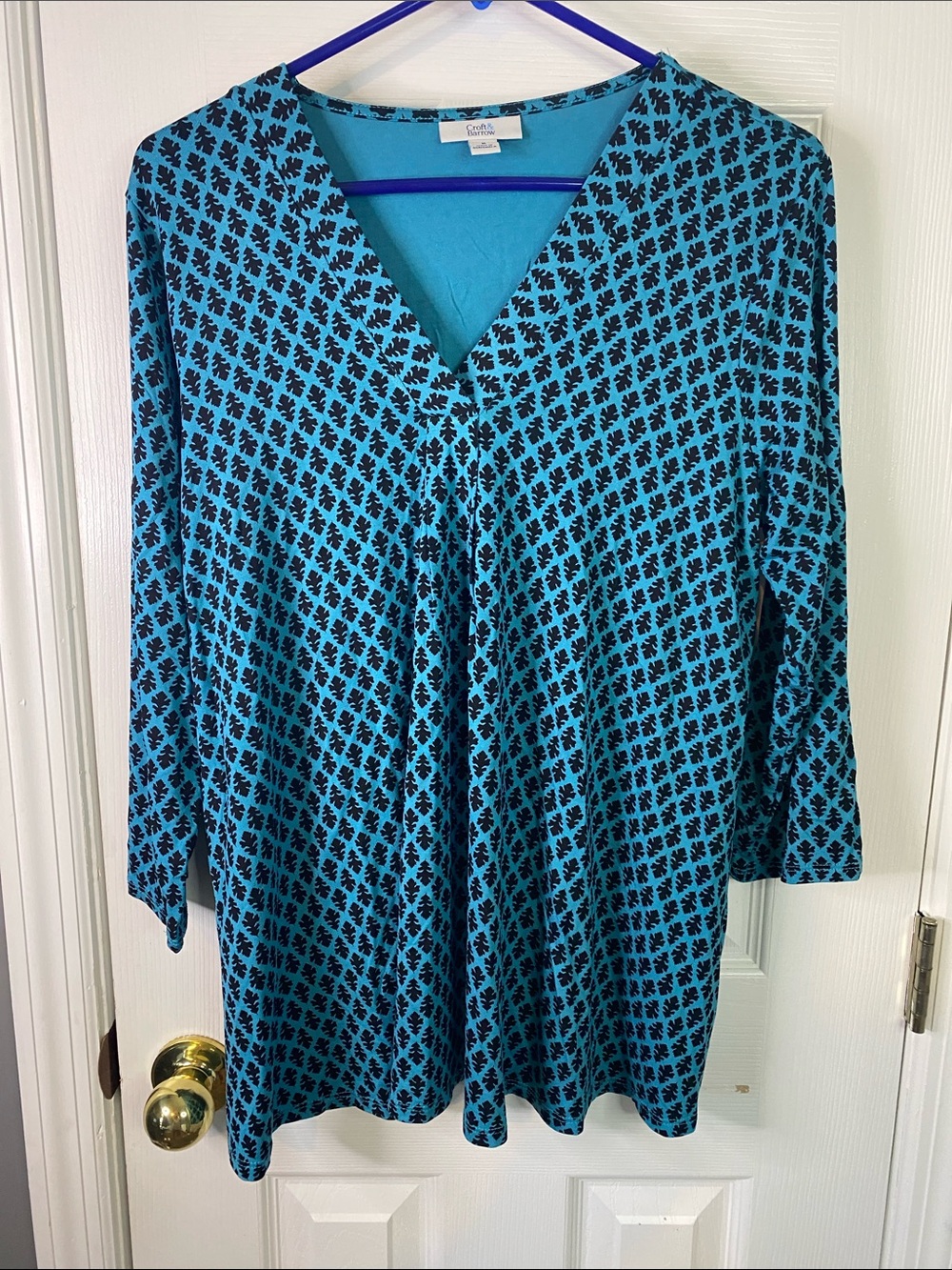 Croft &Barrow Teal and Black Printed V-Neck Tunic Size Medium.